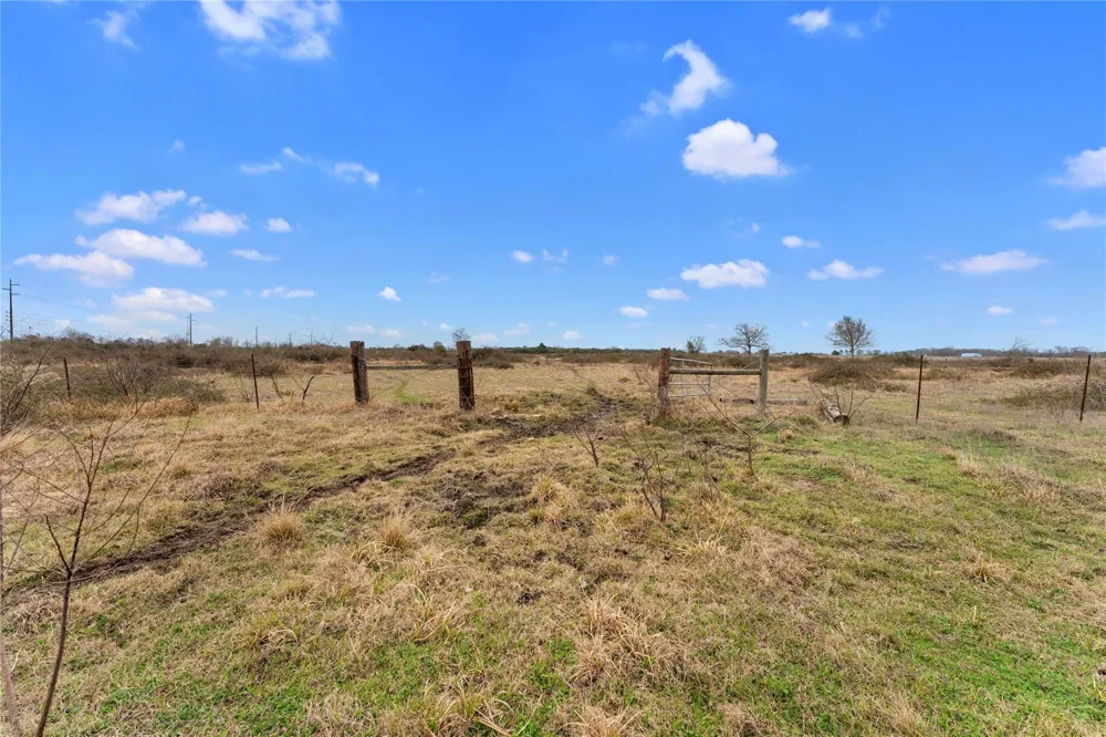 311 County Road 18 Damon, TX 77430