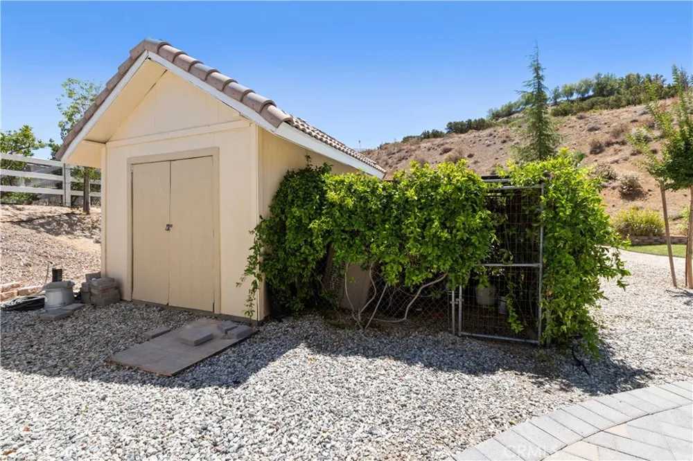 34016 Desert Acton, CA 93510