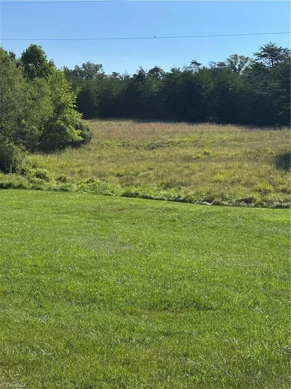 7.75 Goff Road King, NC 27021