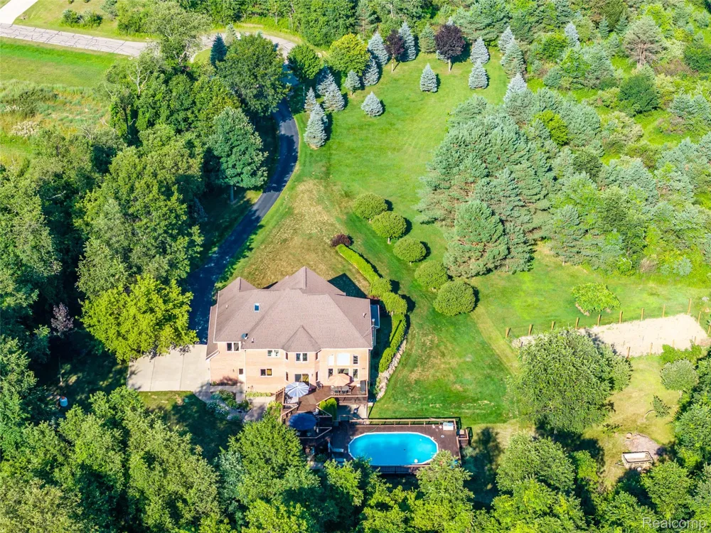 13445 Millie Court Holly Township, MI 48442