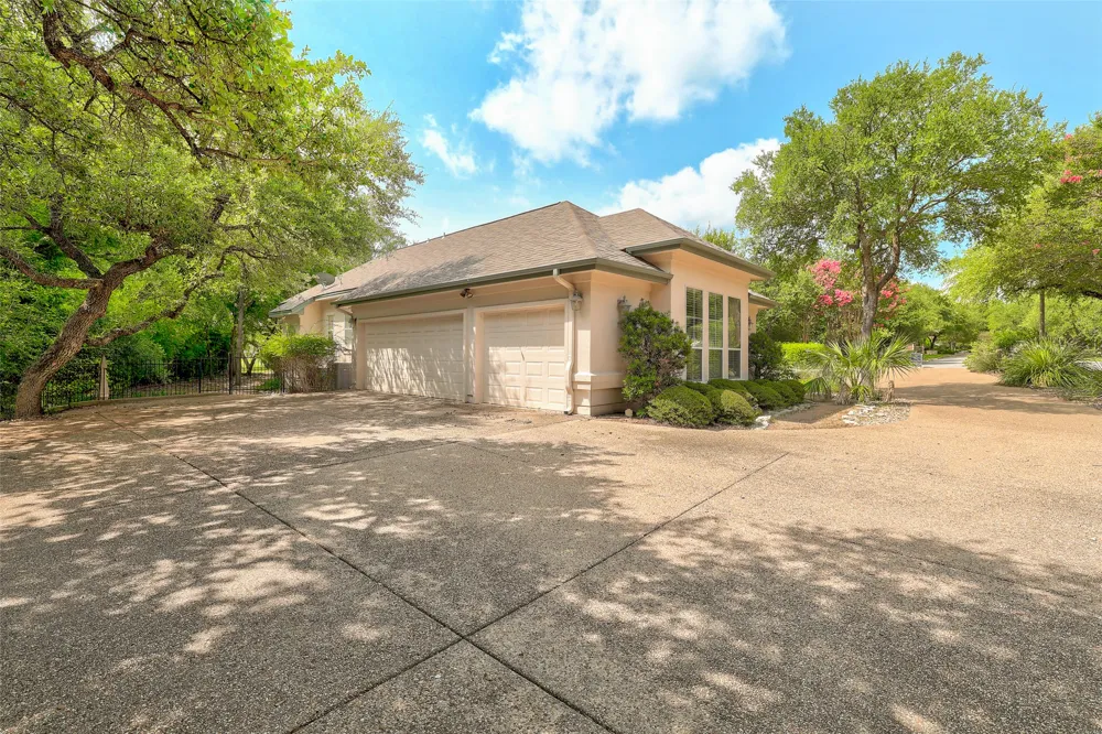 33 Meadows End Georgetown, TX 78628