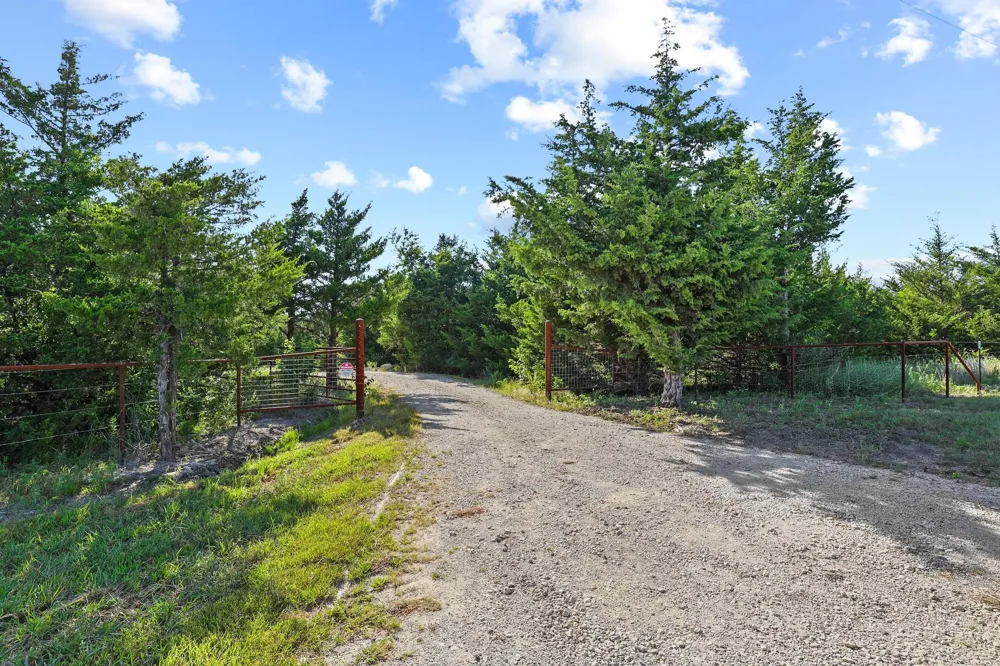511 County Road 4264 Leonard, TX 75452