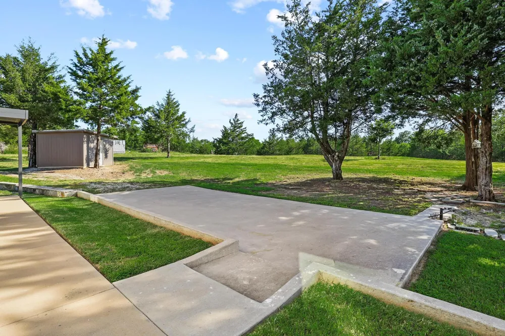 511 County Road 4264 Leonard, TX 75452