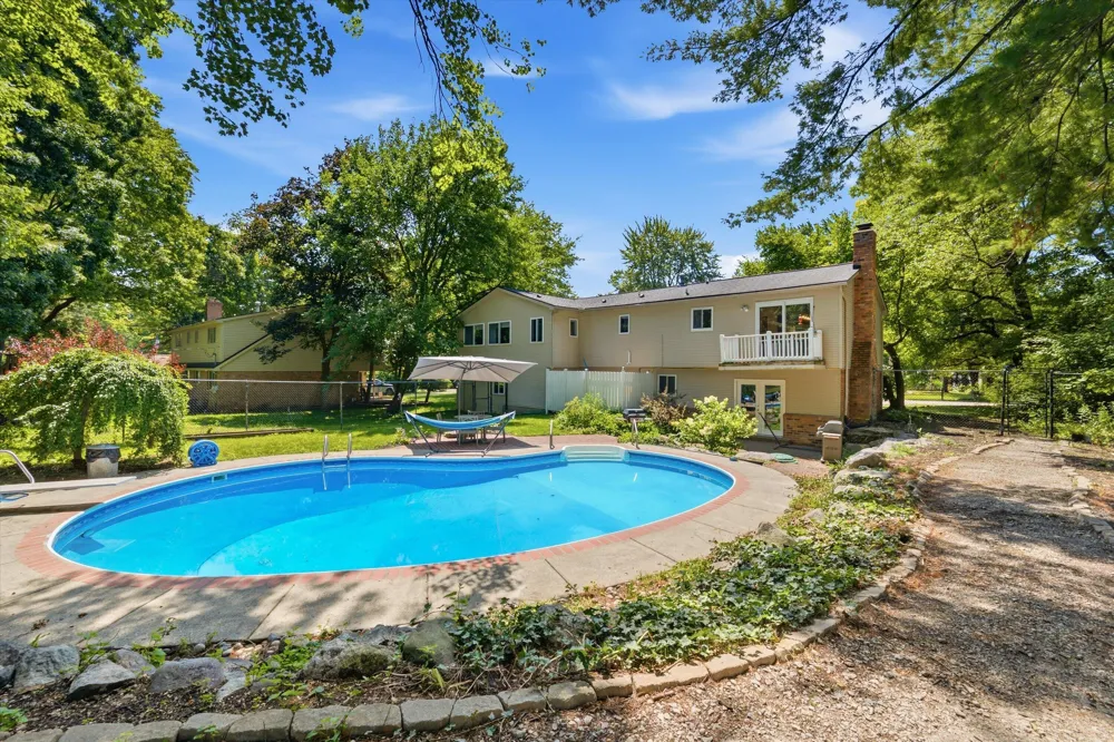 7737 Collingwood Drive Brighton, MI 48114