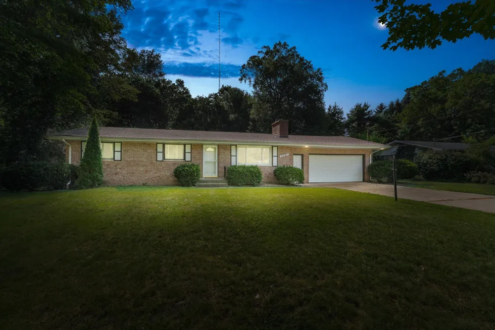 8696 Maplewood Drive Berrien Springs, MI 49103