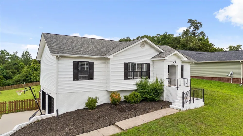 9739 Falcon Crest Drive Ooltewah, TN 37363