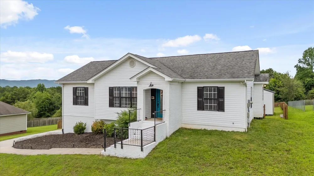 9739 Falcon Crest Drive Ooltewah, TN 37363