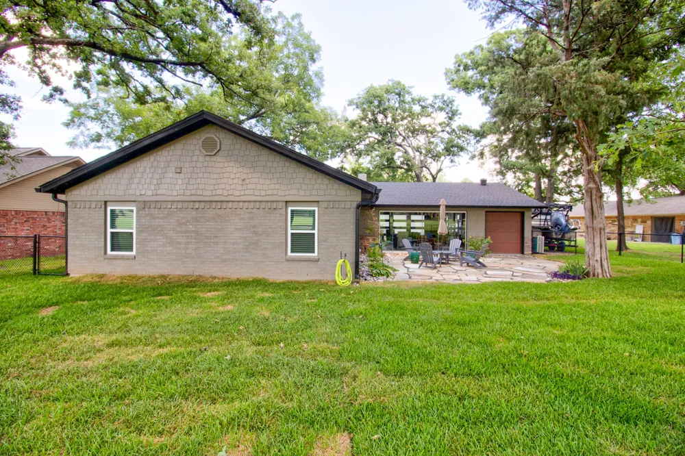 1118 Kiowa Drive W Lake Kiowa, TX 76240