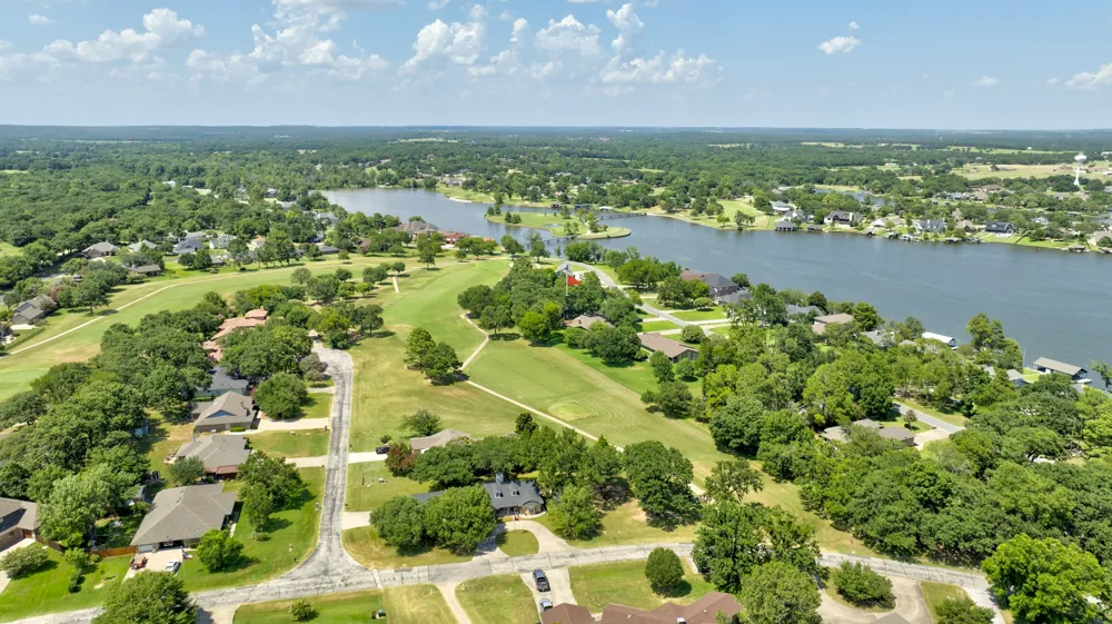 1118 Kiowa Drive W Lake Kiowa, TX 76240