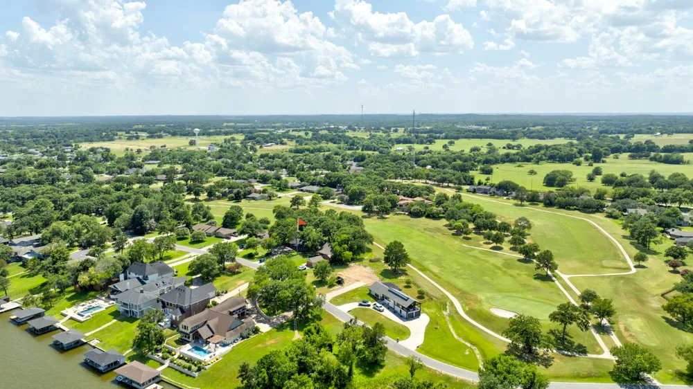 1118 Kiowa Drive W Lake Kiowa, TX 76240
