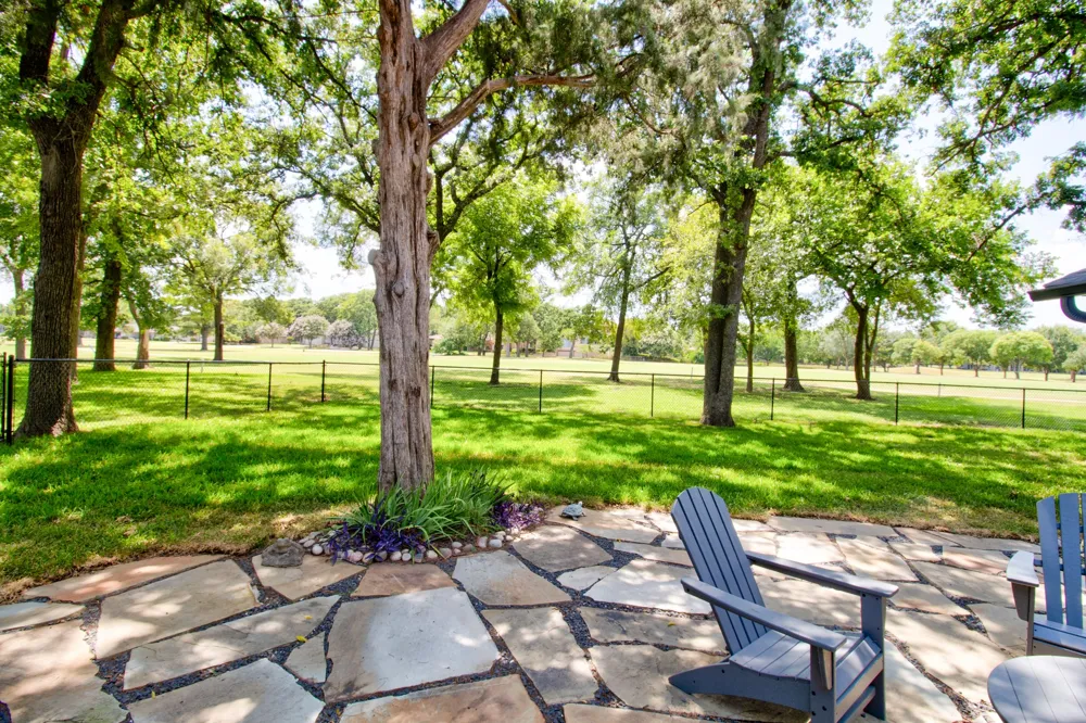 1118 Kiowa Drive W Lake Kiowa, TX 76240