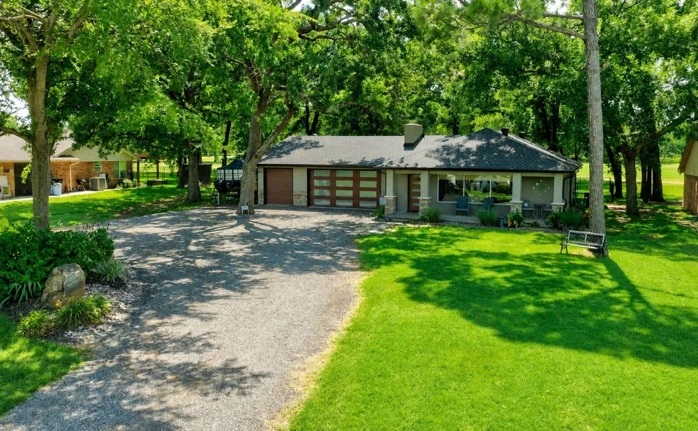 1118 Kiowa Drive W Lake Kiowa, TX 76240