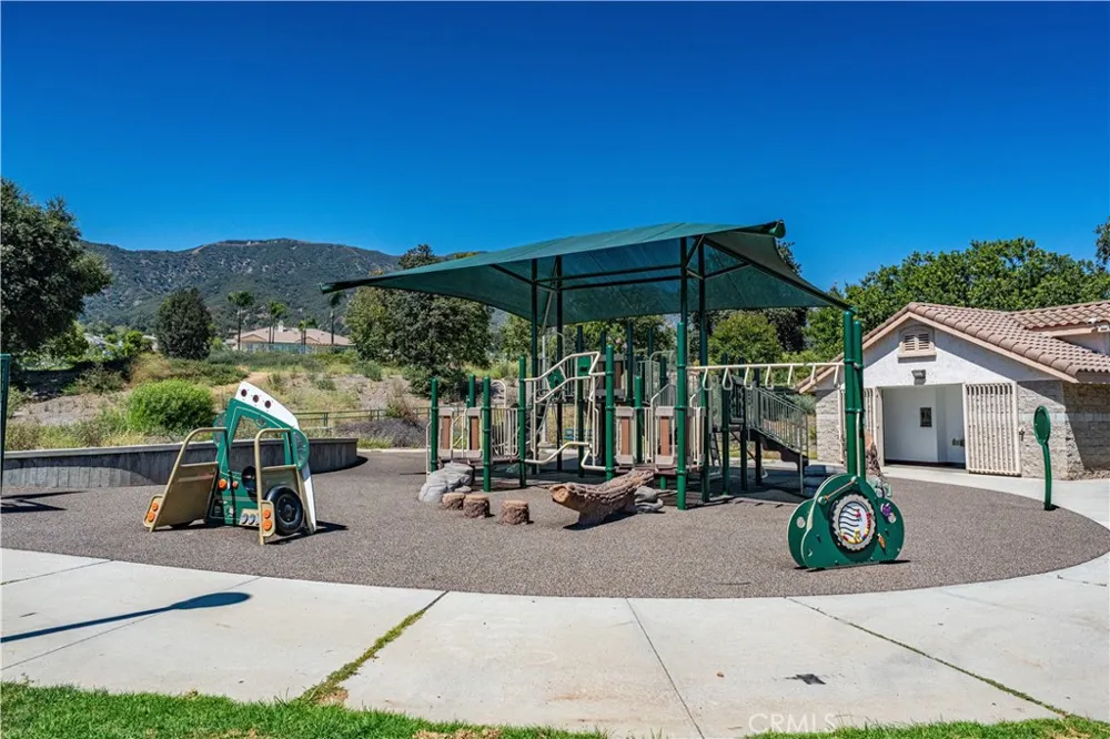 2560 Galicia La Verne, CA 91750