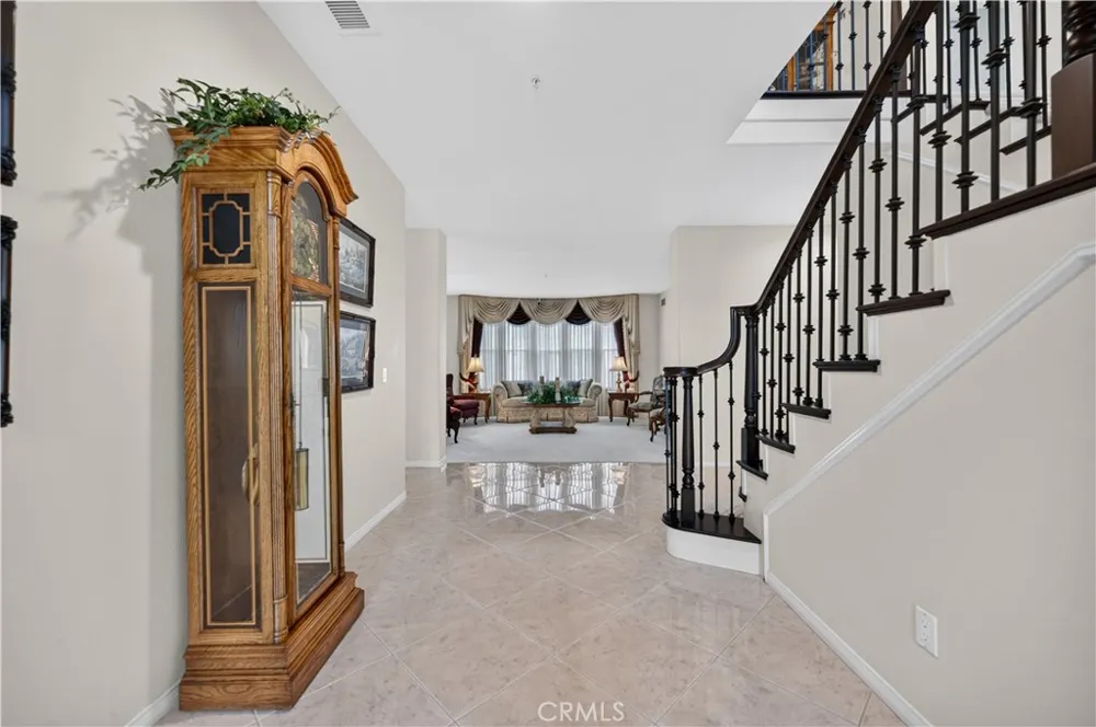 2560 Galicia La Verne, CA 91750
