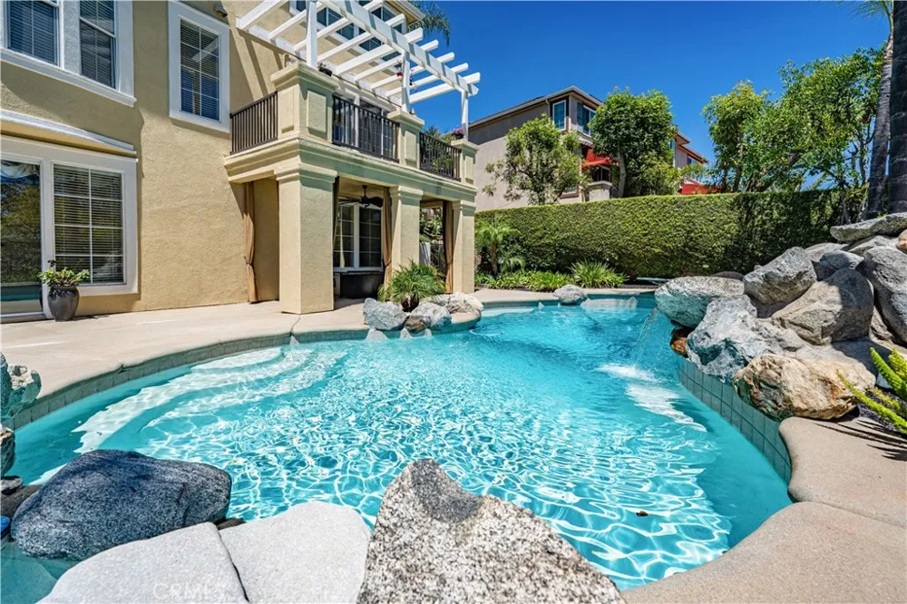 2560 Galicia La Verne, CA 91750