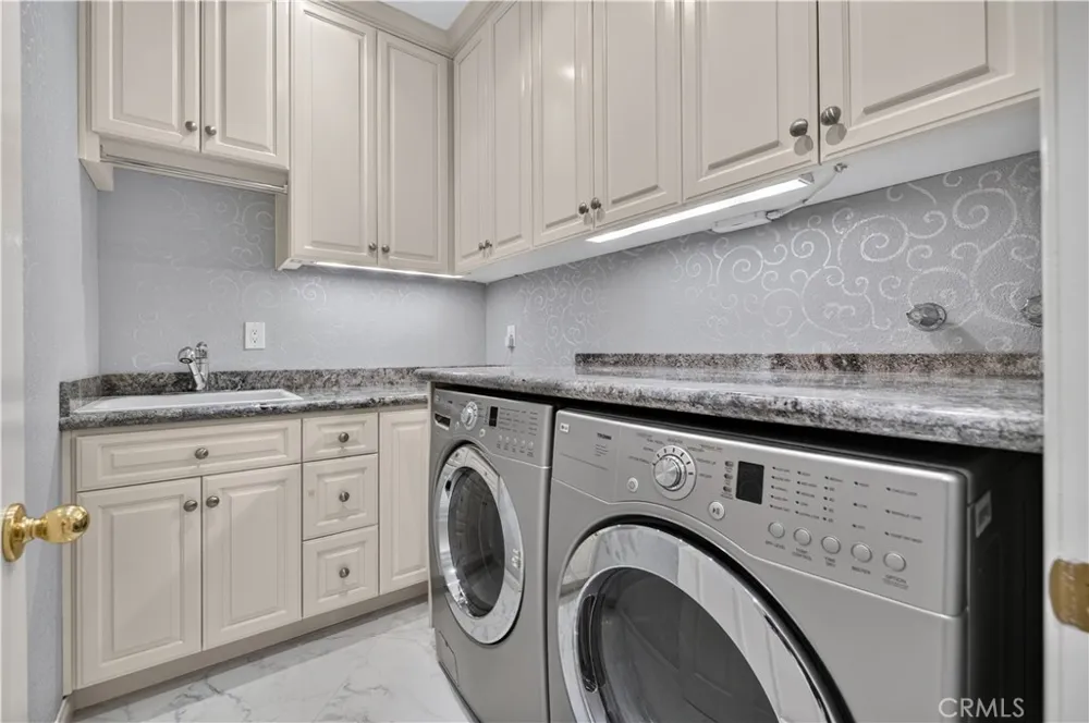 2560 Galicia La Verne, CA 91750