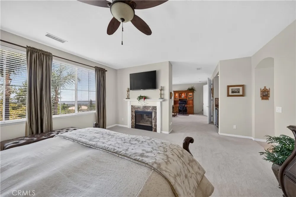 2560 Galicia La Verne, CA 91750