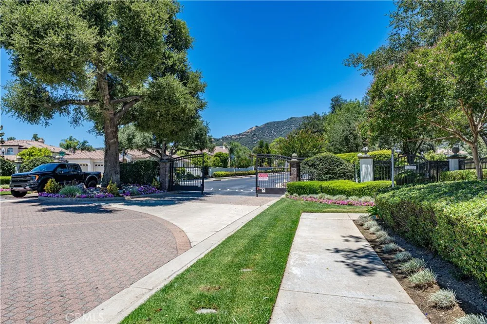 2560 Galicia La Verne, CA 91750