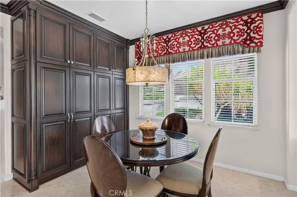 2560 Galicia La Verne, CA 91750