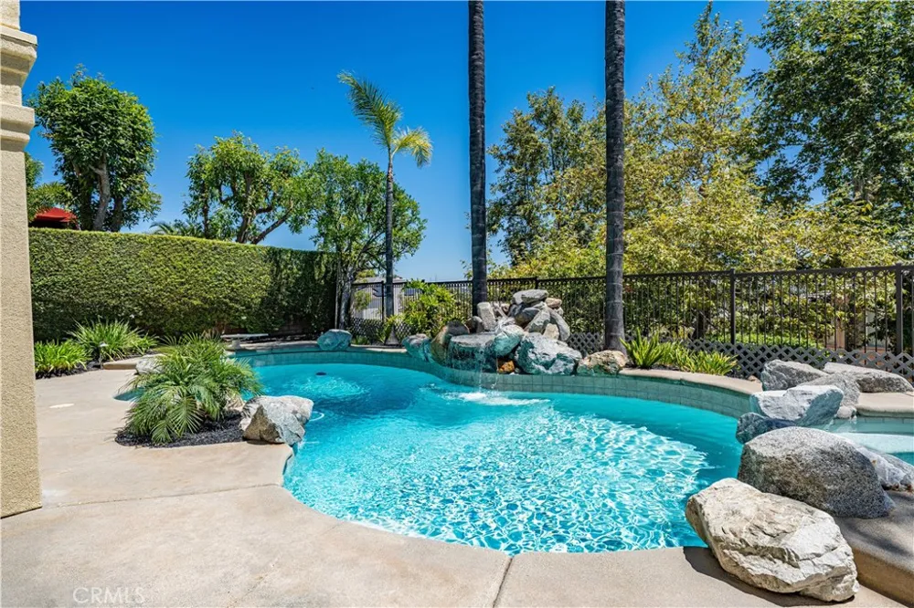 2560 Galicia La Verne, CA 91750