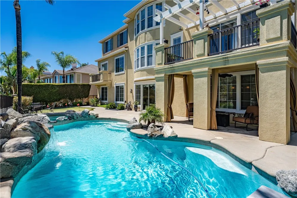2560 Galicia La Verne, CA 91750