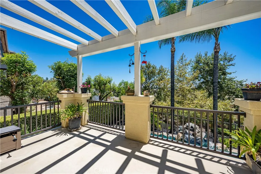 2560 Galicia La Verne, CA 91750