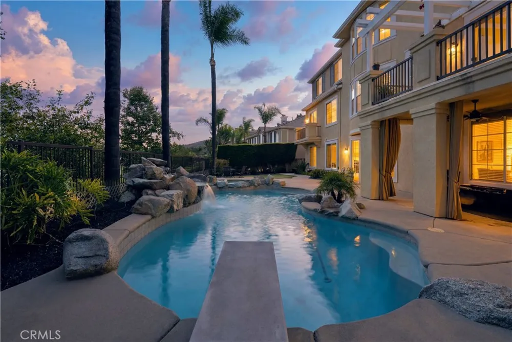 2560 Galicia La Verne, CA 91750