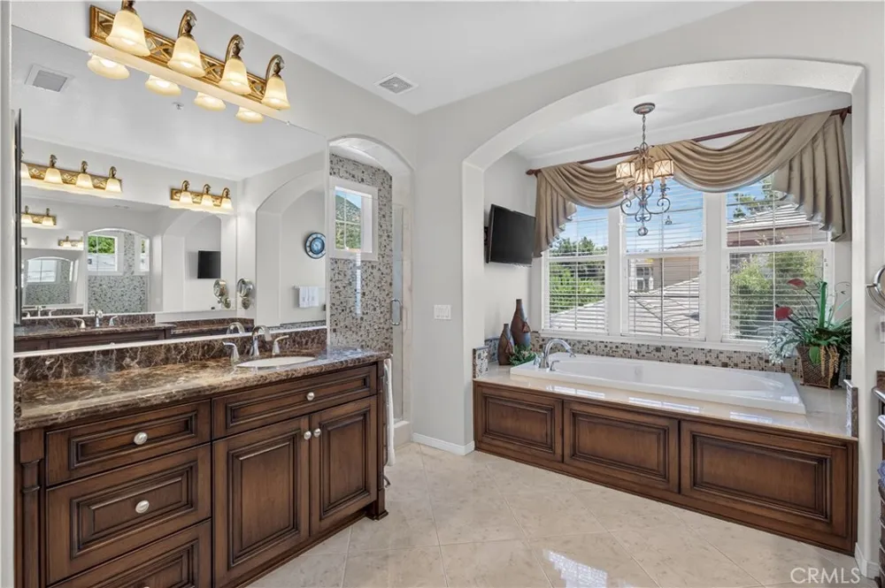 2560 Galicia La Verne, CA 91750