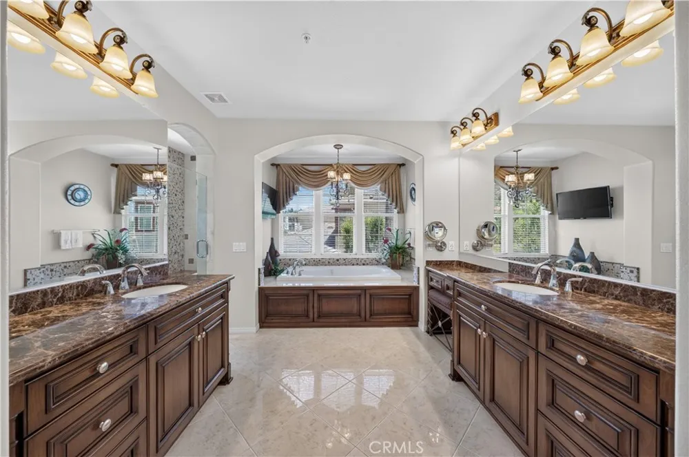 2560 Galicia La Verne, CA 91750