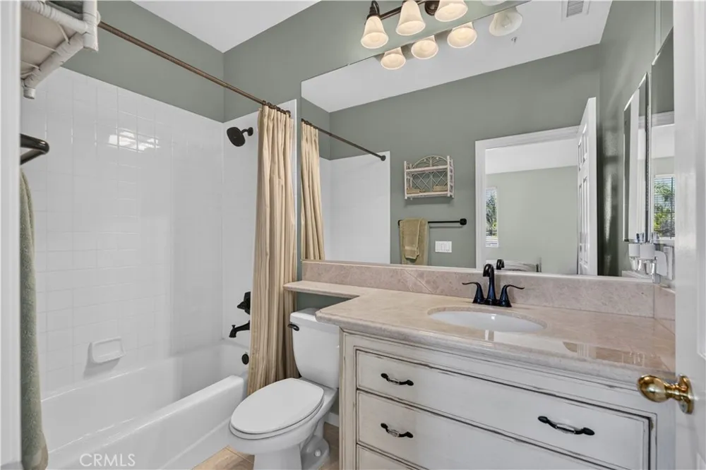 2560 Galicia La Verne, CA 91750