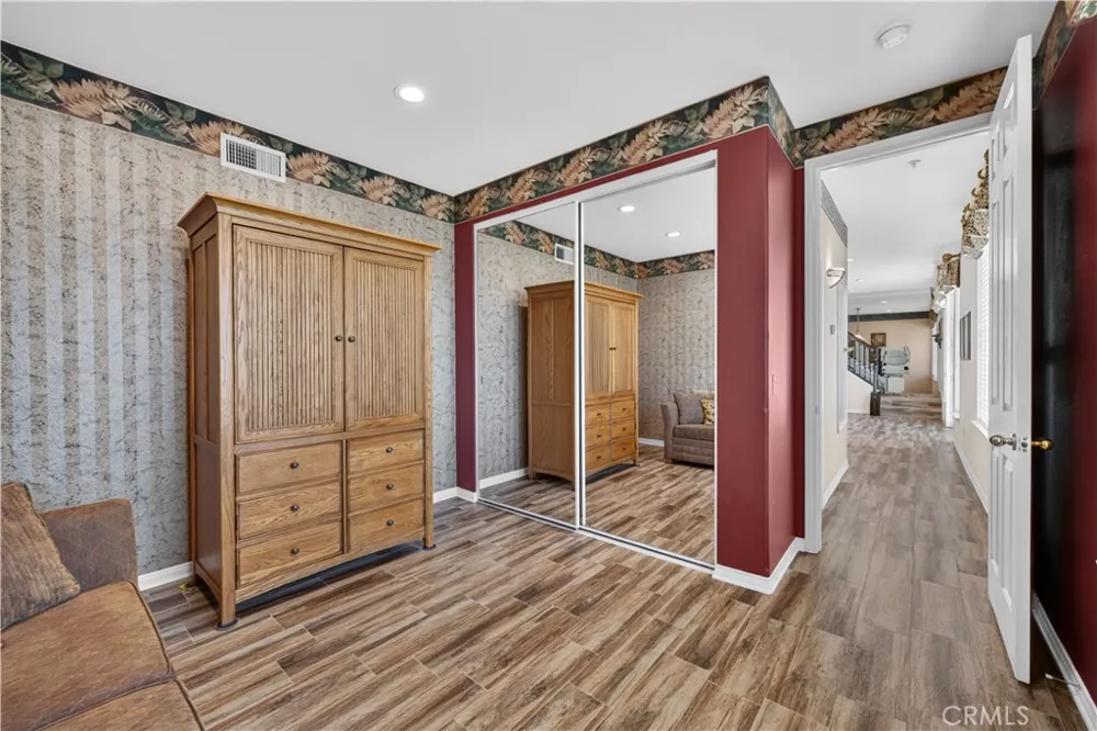 2560 Galicia La Verne, CA 91750