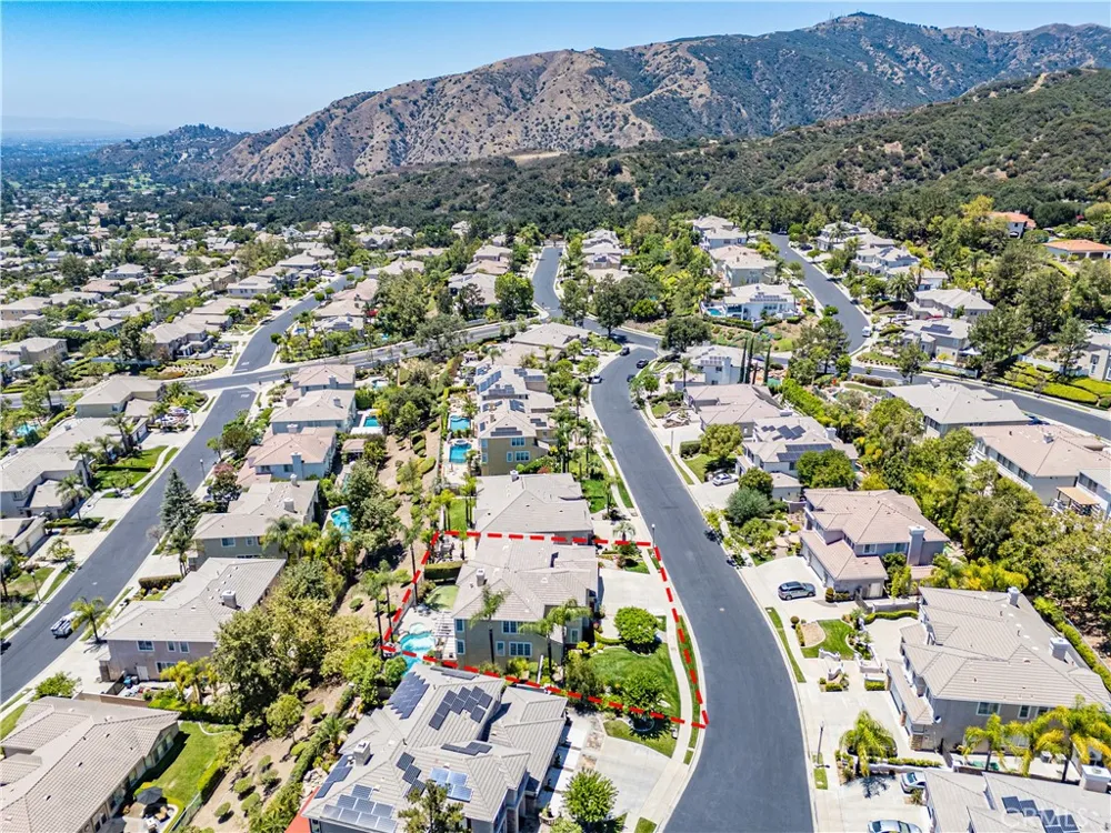 2560 Galicia La Verne, CA 91750