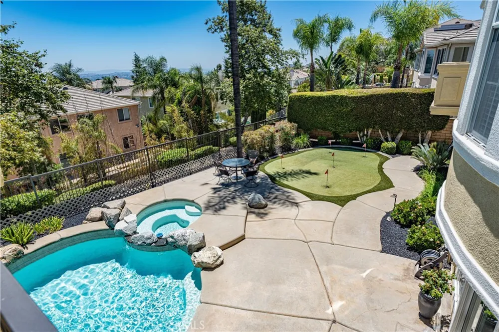 2560 Galicia La Verne, CA 91750
