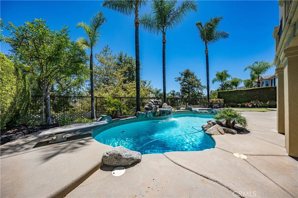 2560 Galicia La Verne, CA 91750