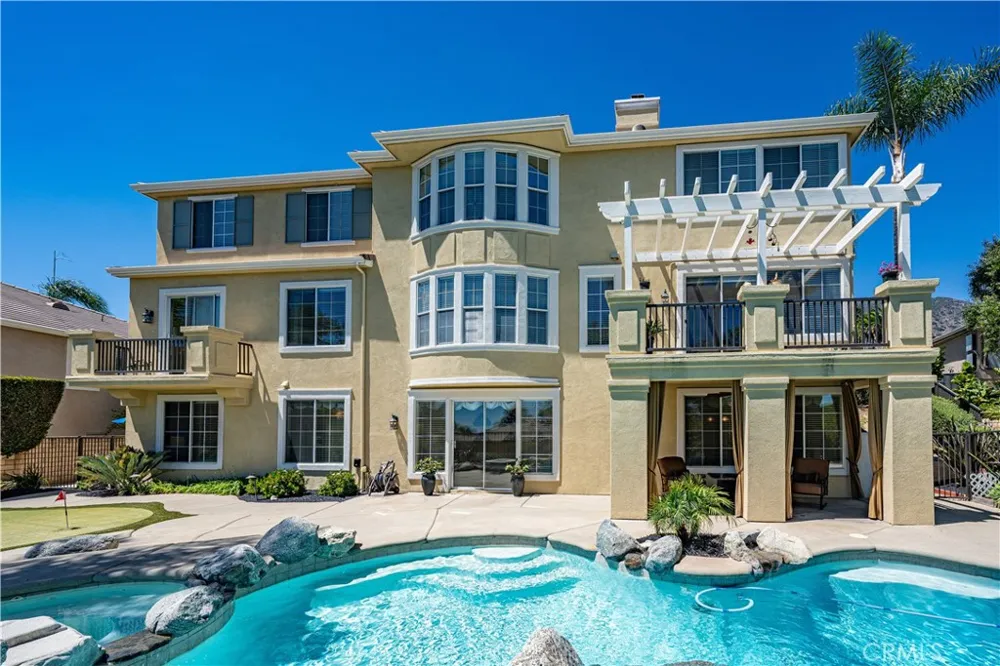 2560 Galicia La Verne, CA 91750