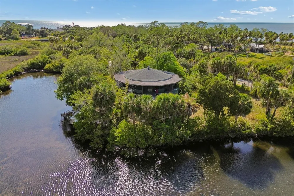 10501 PINE ISLAND DRIVE Weeki Wachee, FL 34607
