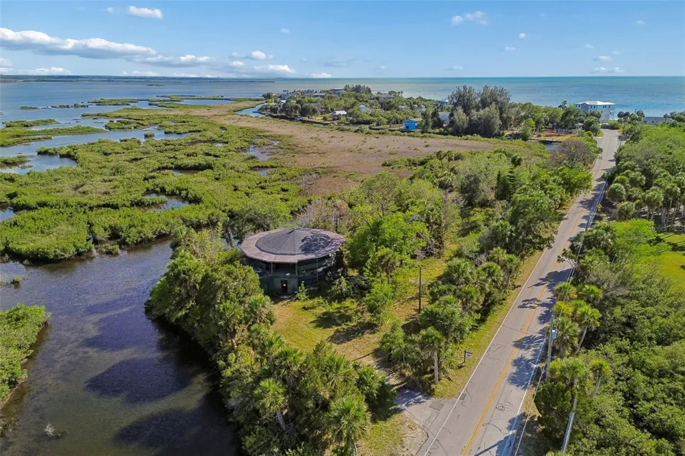 10501 PINE ISLAND DRIVE Weeki Wachee, FL 34607