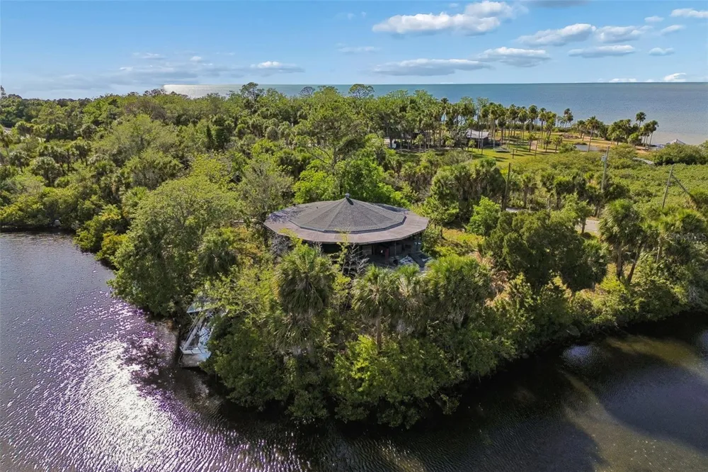 10501 PINE ISLAND DRIVE Weeki Wachee, FL 34607