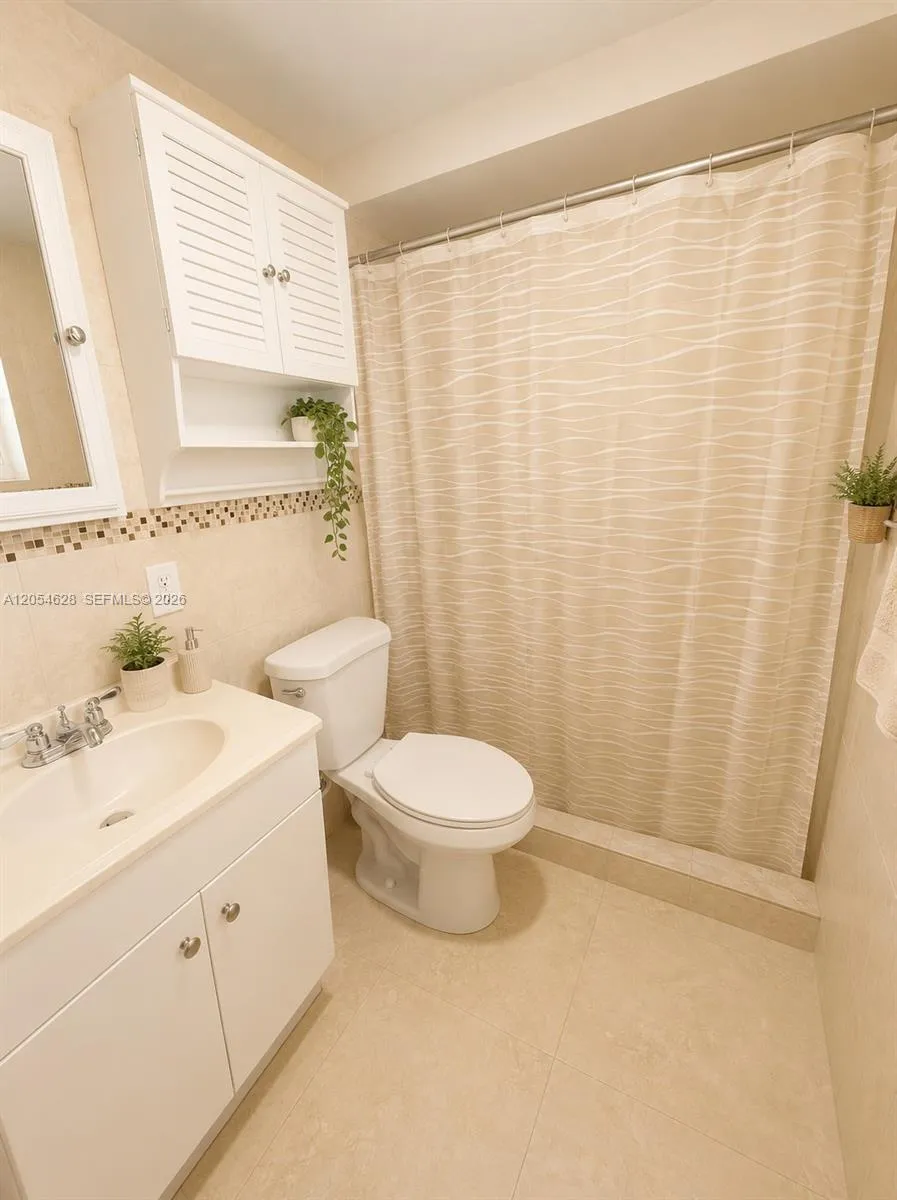 680 Miller Dr #W405 Miami Springs, FL 33166