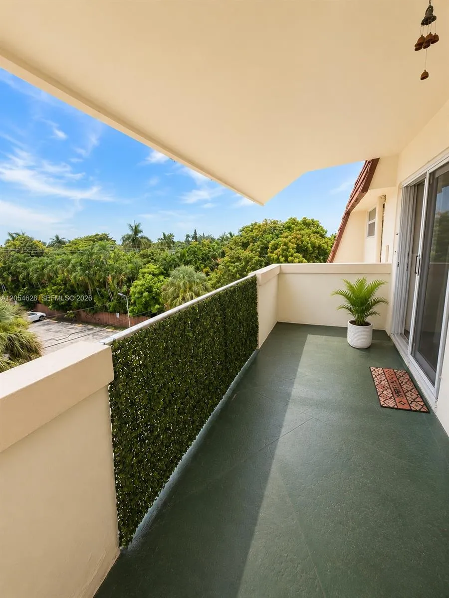 680 Miller Dr #W405 Miami Springs, FL 33166
