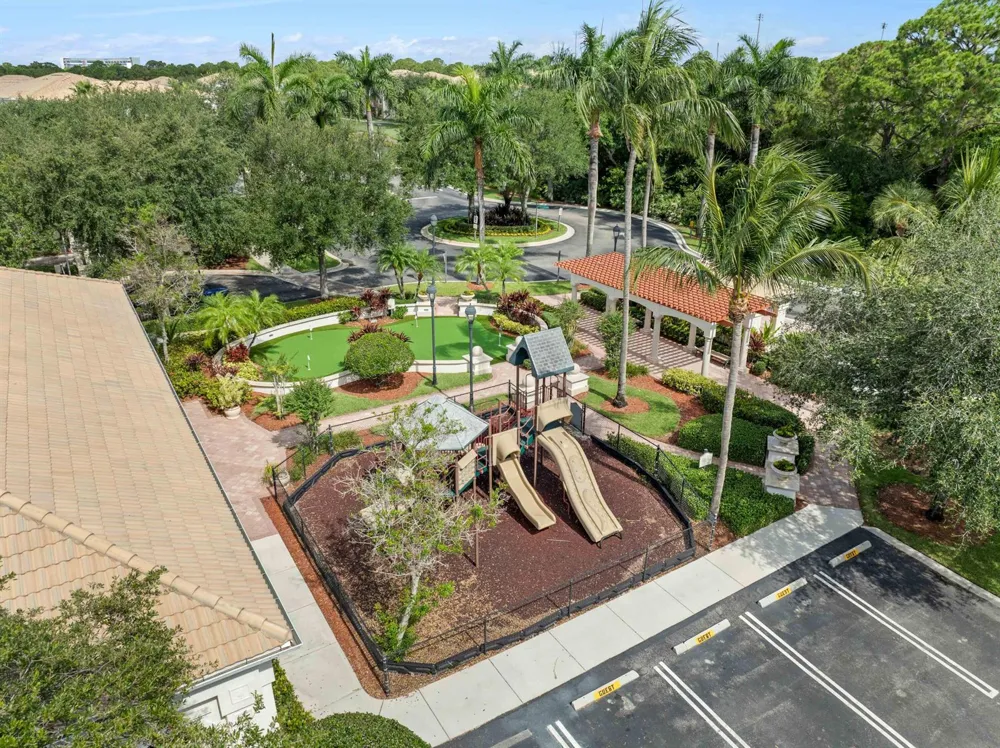3303 Myrtlewood Circle E Palm Beach Gardens, FL 33418