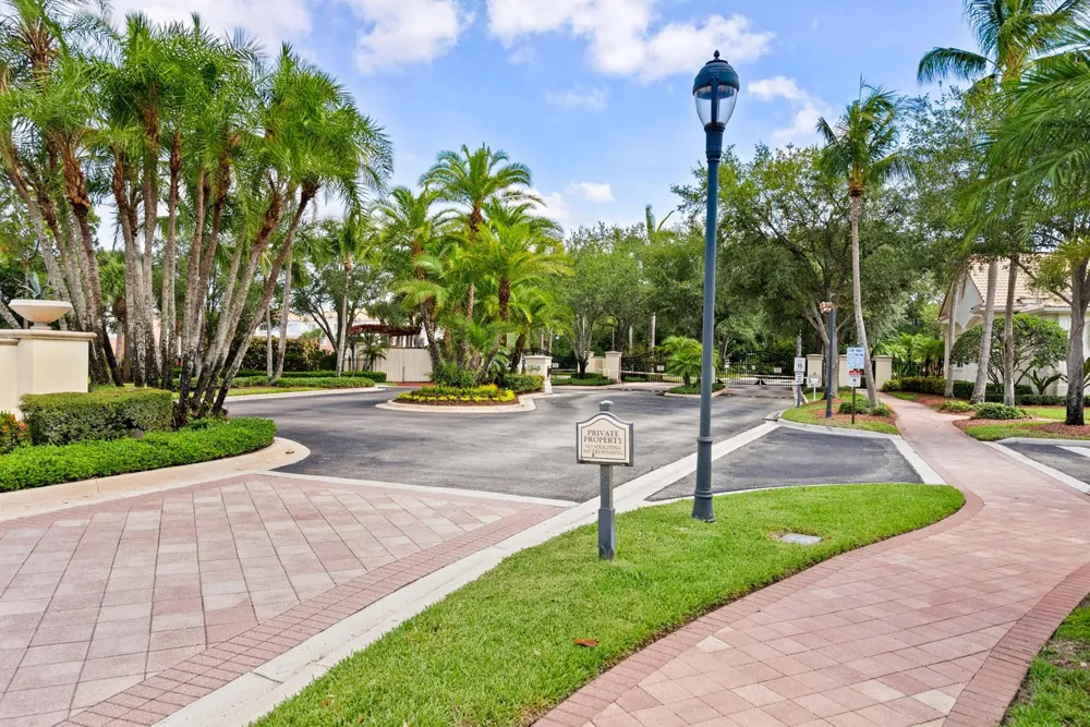 3303 Myrtlewood Circle E Palm Beach Gardens, FL 33418