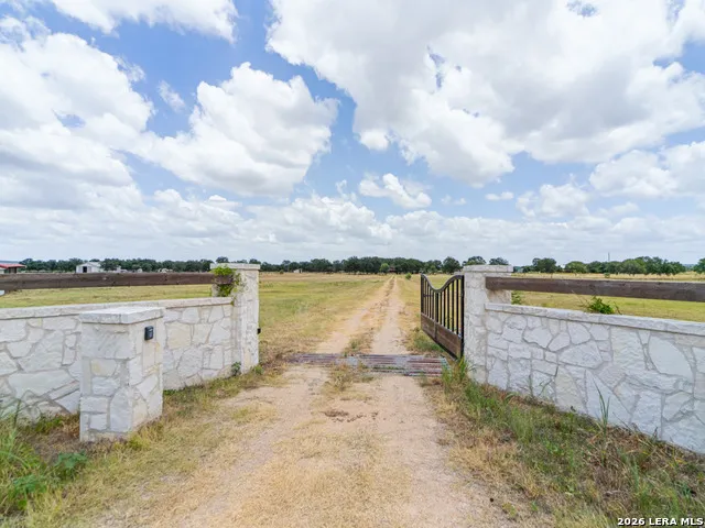 497 LUCKENBACH RD Fredericksburg, TX 78624