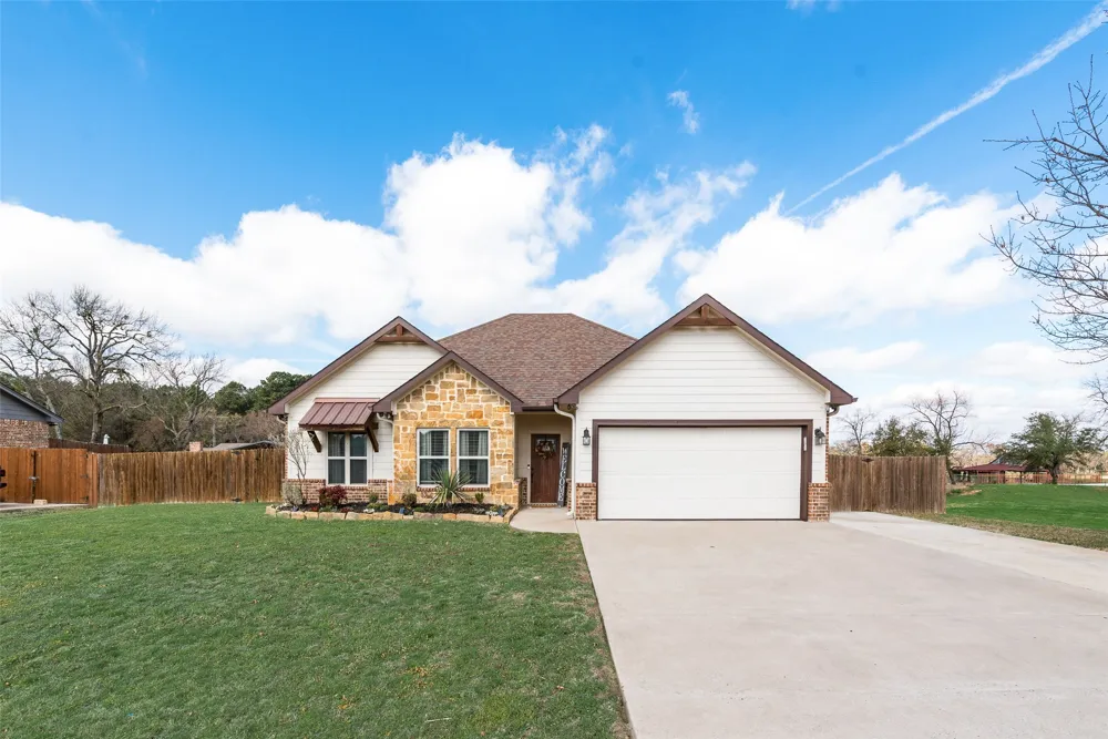 120 Horseshoe Lake Drive Edgewood, TX 75117