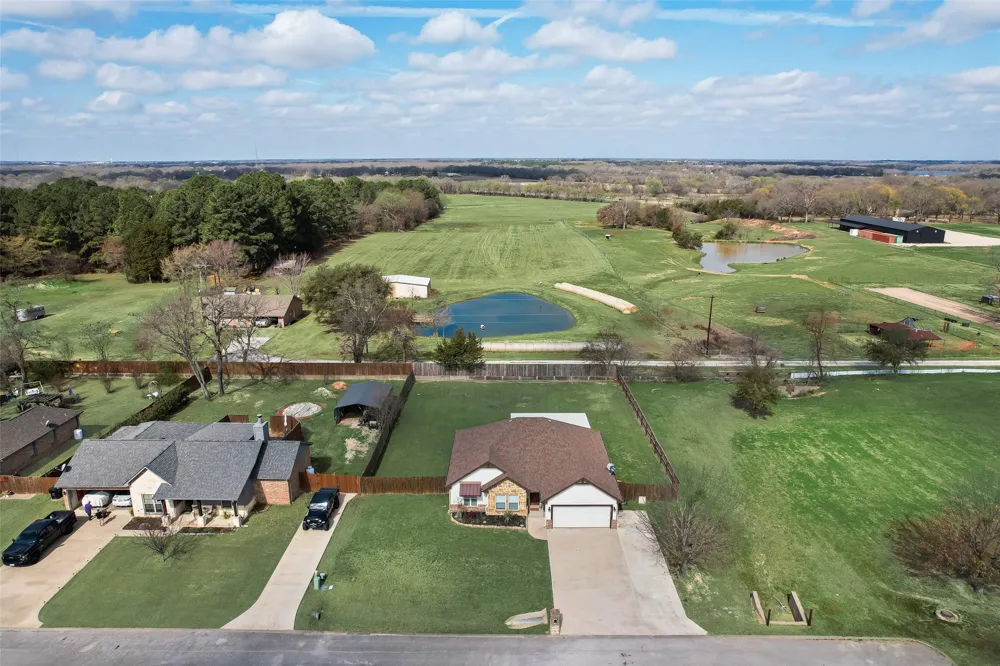 120 Horseshoe Lake Drive Edgewood, TX 75117