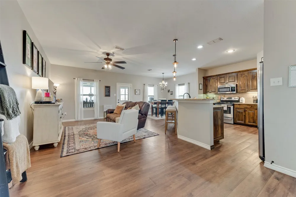 120 Horseshoe Lake Drive Edgewood, TX 75117