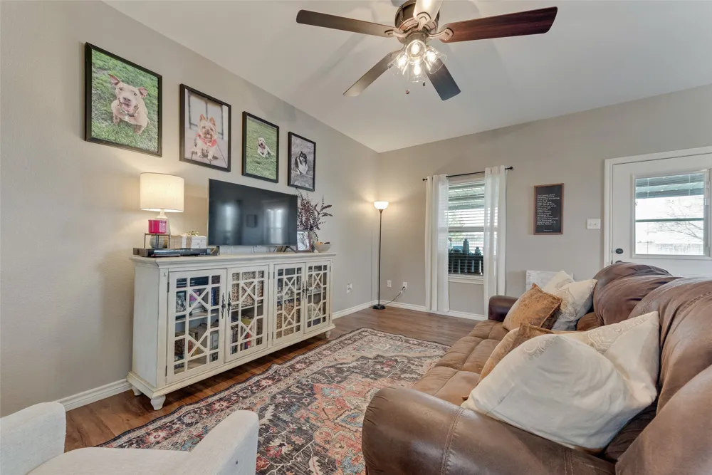 120 Horseshoe Lake Drive Edgewood, TX 75117