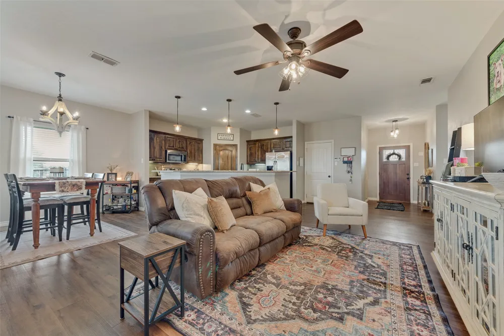 120 Horseshoe Lake Drive Edgewood, TX 75117