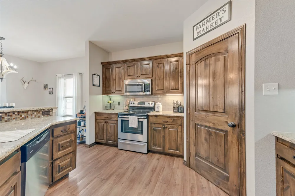 120 Horseshoe Lake Drive Edgewood, TX 75117