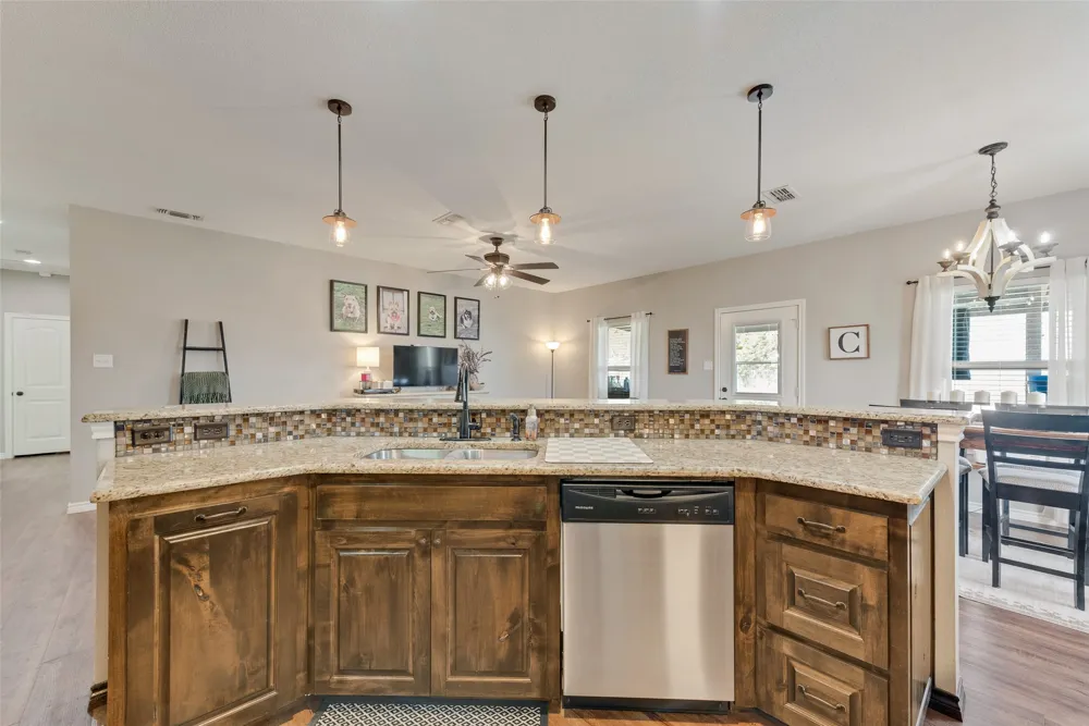 120 Horseshoe Lake Drive Edgewood, TX 75117